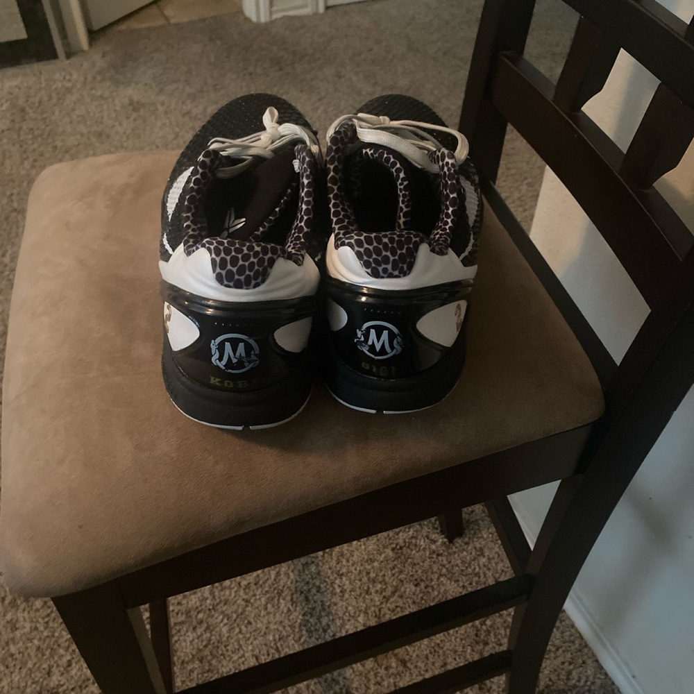 size 13 Kobes